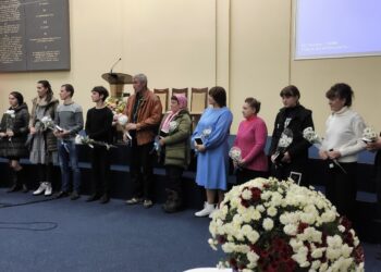 Тринадцять дорогоцінних душ вступили у Завіт з Господом через водне хрещення