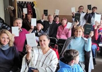 Завдяки проєкту «Біблія для України» вже 40 тисяч українців отримали богонатхненне Писання