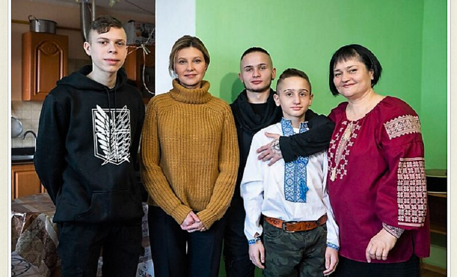 Адвентисти подарували першій леді України християнські книги