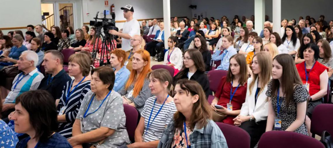ADRA Україна представила освітні проєкти на конгресі вчителів у Бучі